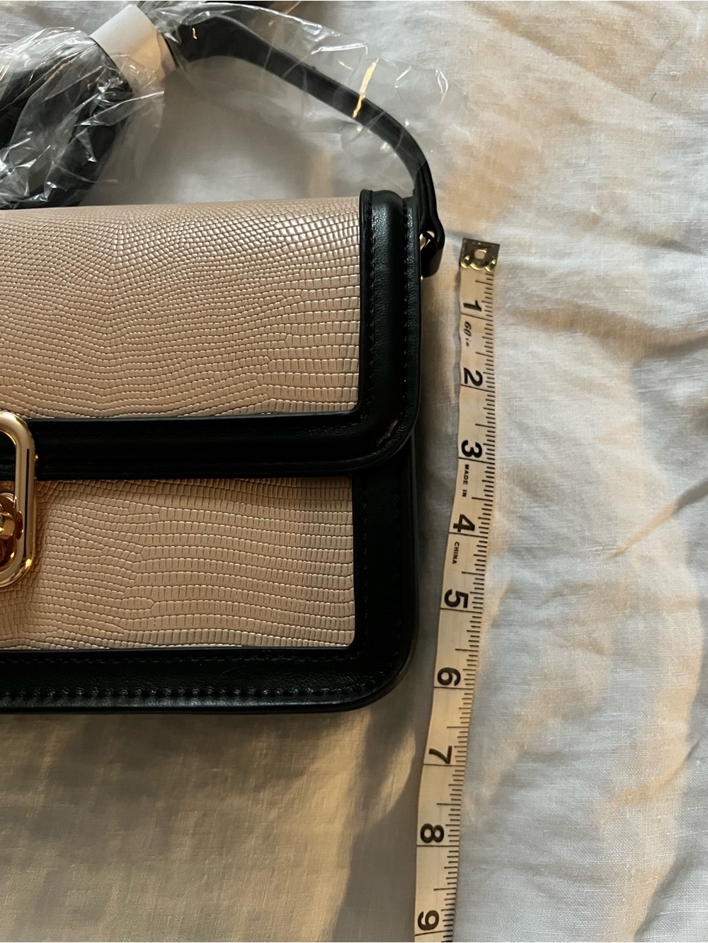 Chic Two-Tone Blush and Black Crossbody Bag with Gold Turn-Lock - Picture 9 of 11